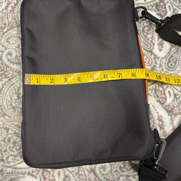 Tomtoc Protective Computer Shoulder Bag - Picture 10 of 10